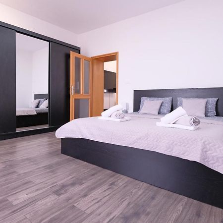 Apartment Klea - Cosy, Near City Center Пула Екстериор снимка