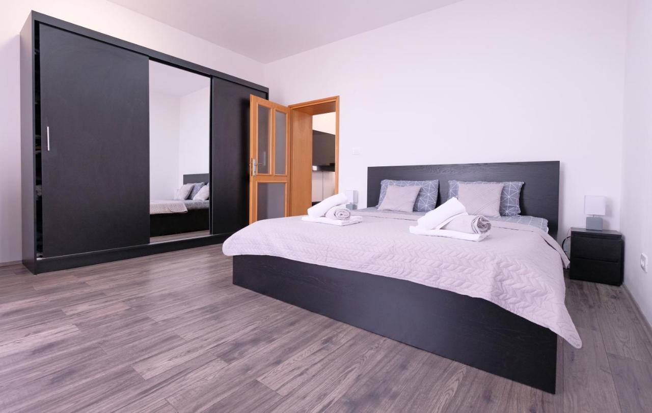 Apartment Klea - Cosy, Near City Center Пула Екстериор снимка
