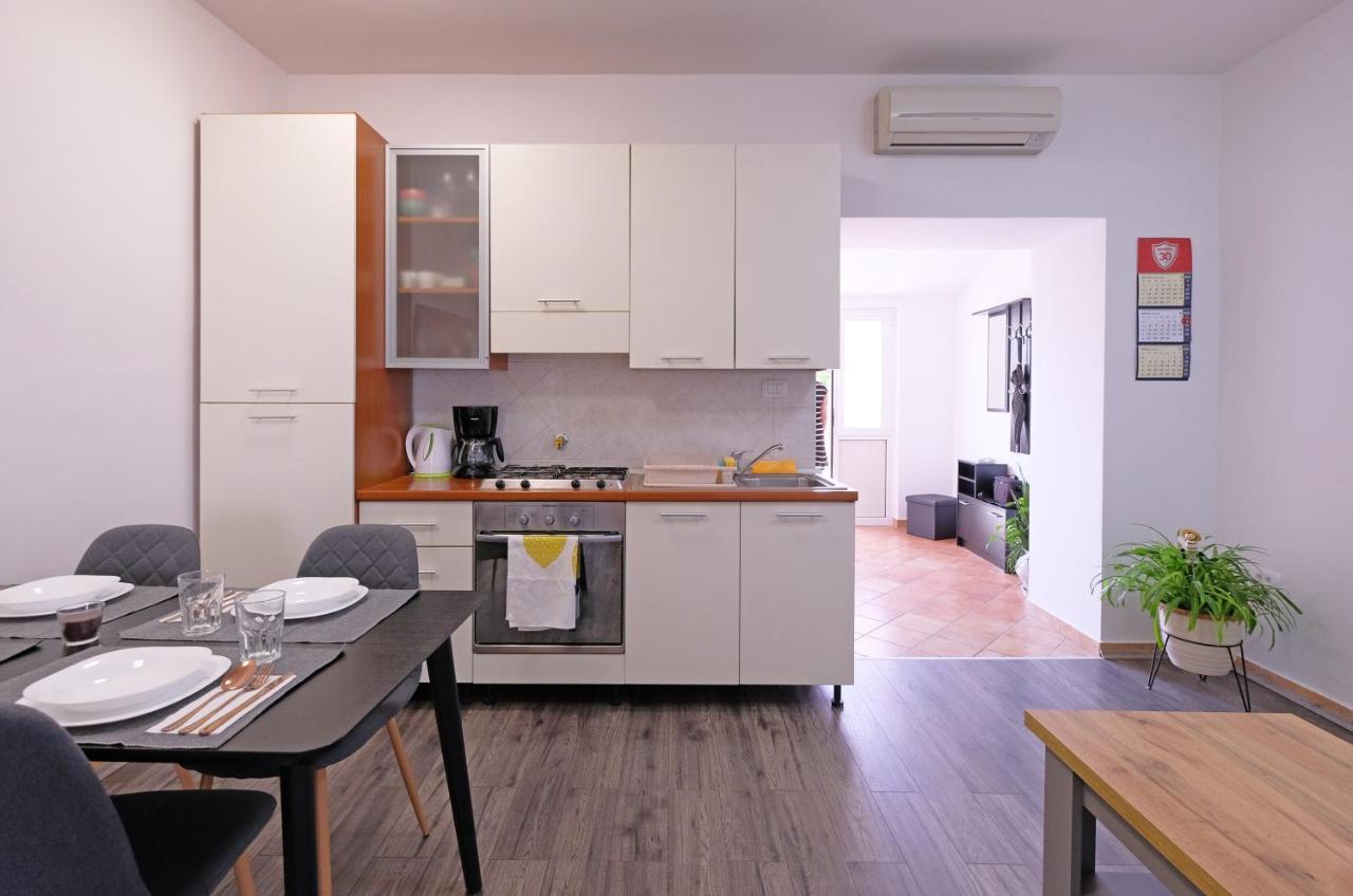 Apartment Klea - Cosy, Near City Center Пула Екстериор снимка