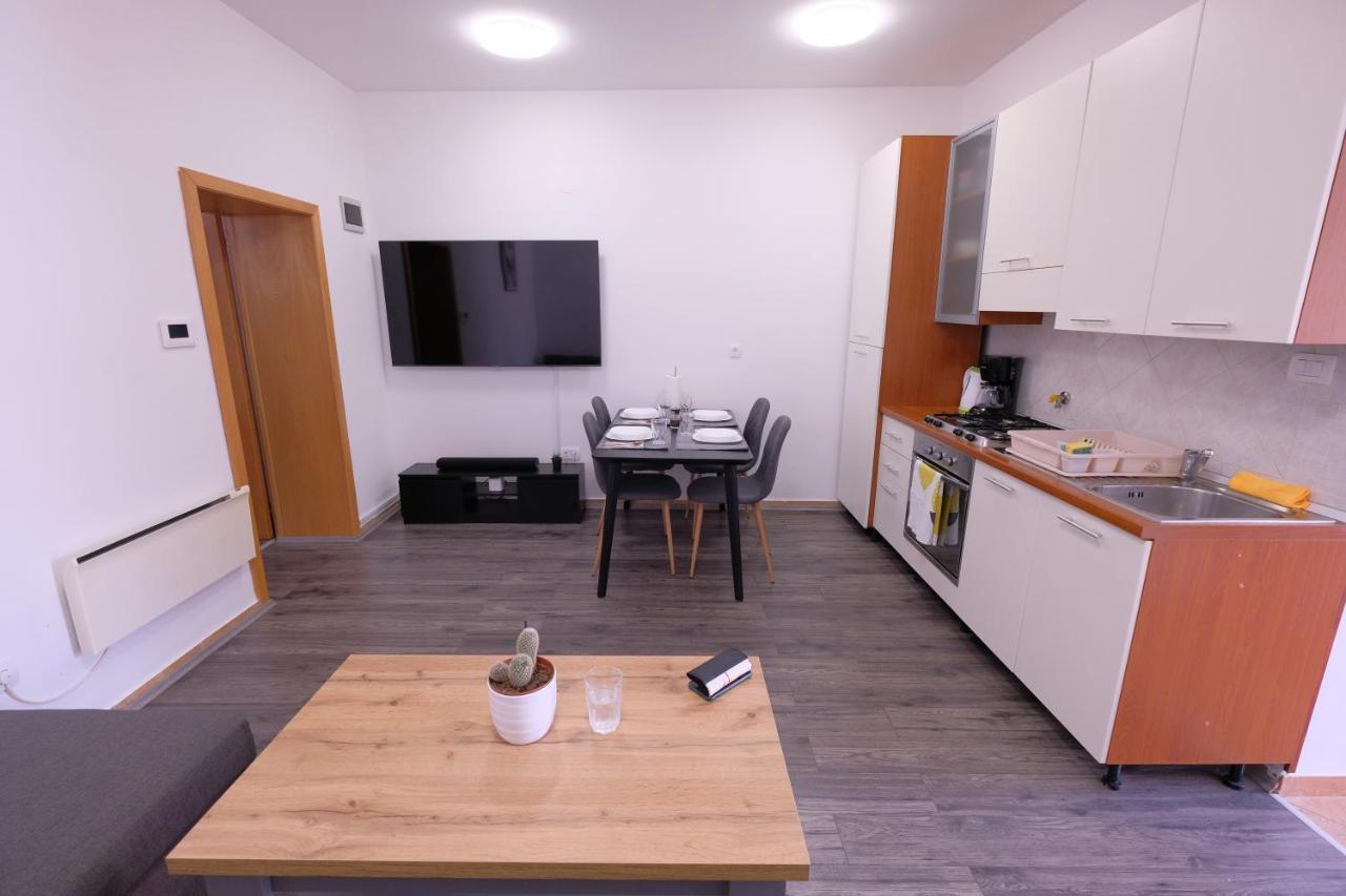 Apartment Klea - Cosy, Near City Center Пула Екстериор снимка