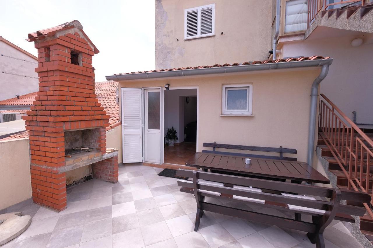 Apartment Klea - Cosy, Near City Center Пула Екстериор снимка
