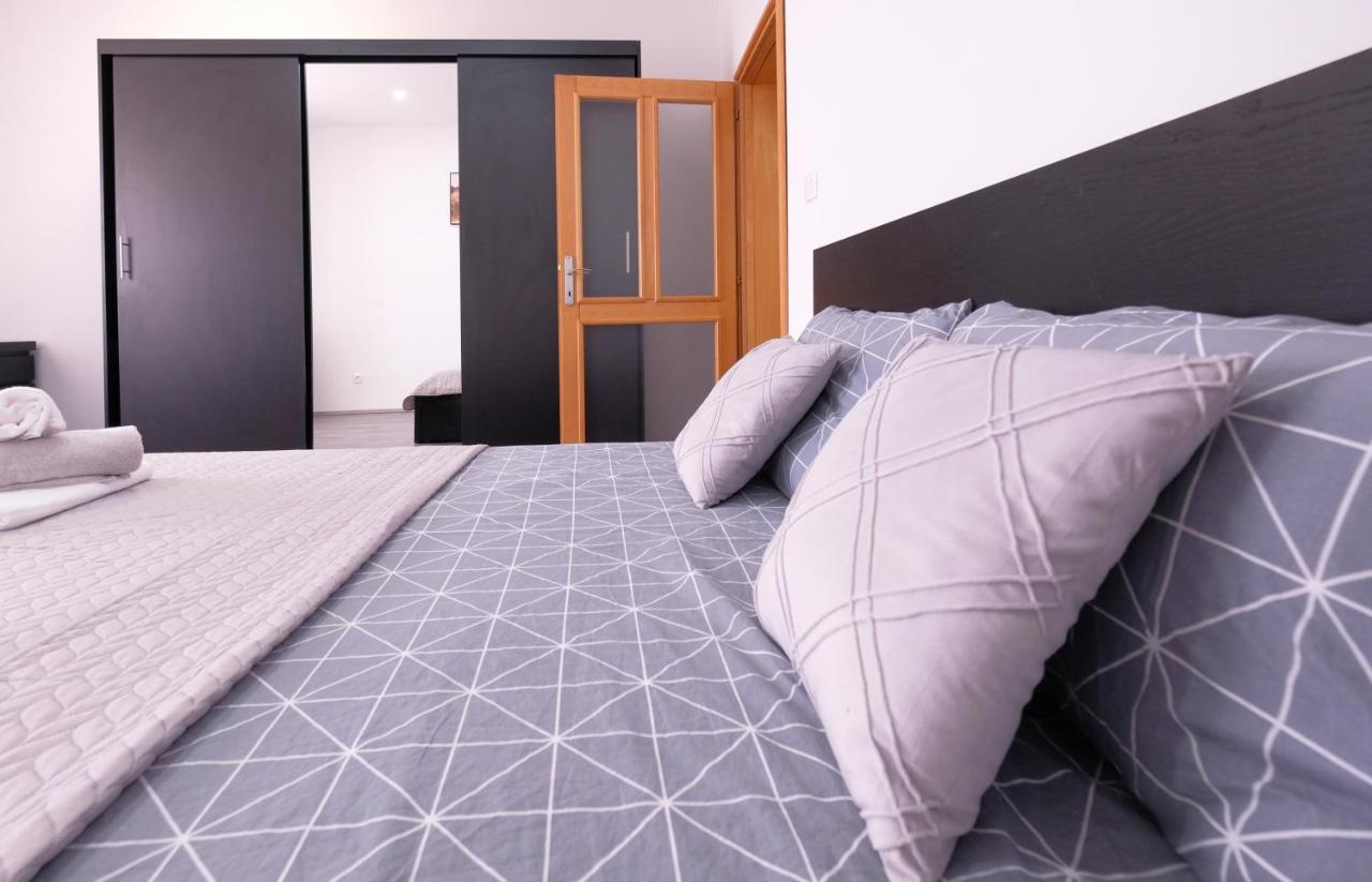Apartment Klea - Cosy, Near City Center Пула Екстериор снимка