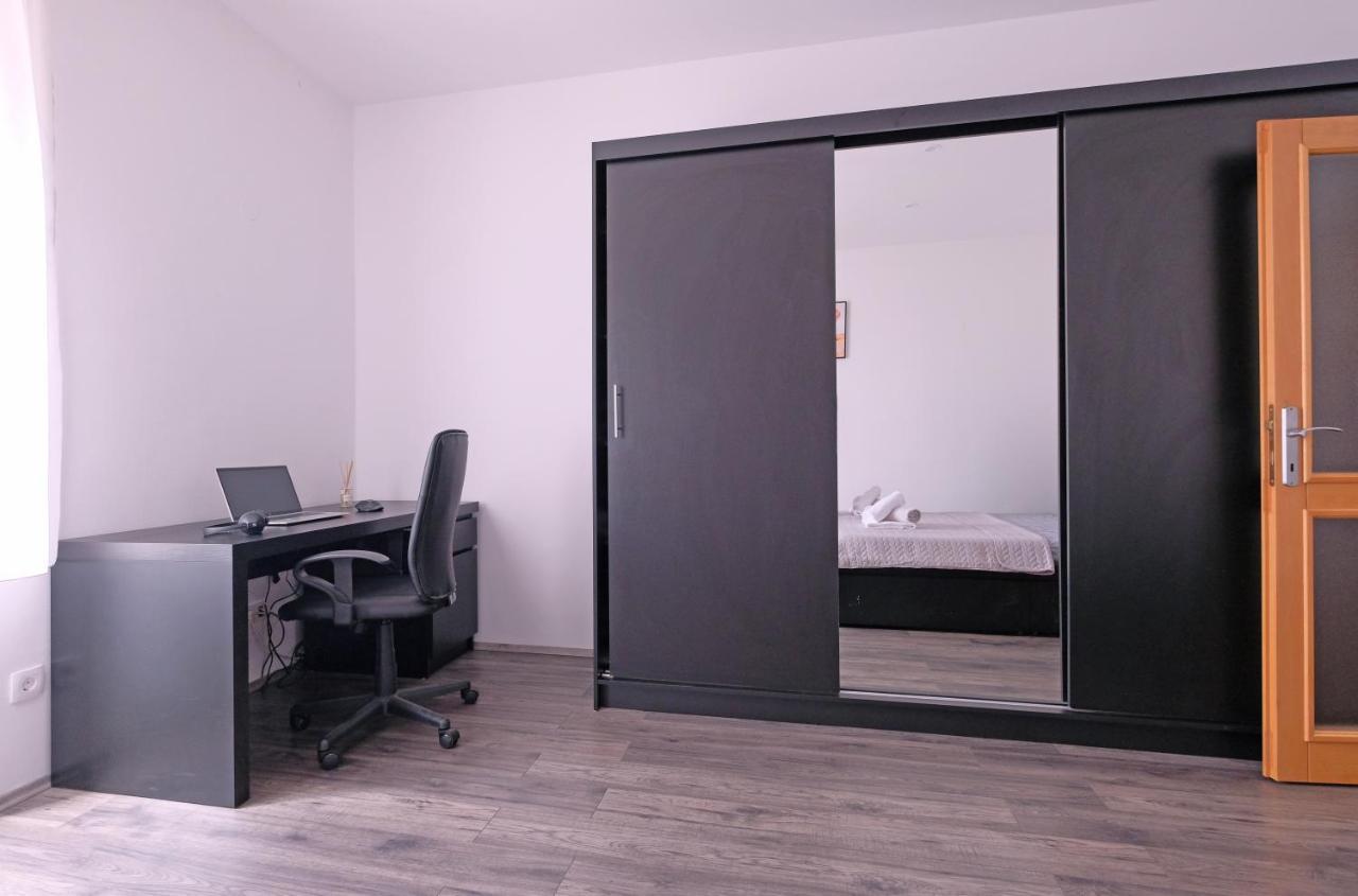 Apartment Klea - Cosy, Near City Center Пула Екстериор снимка